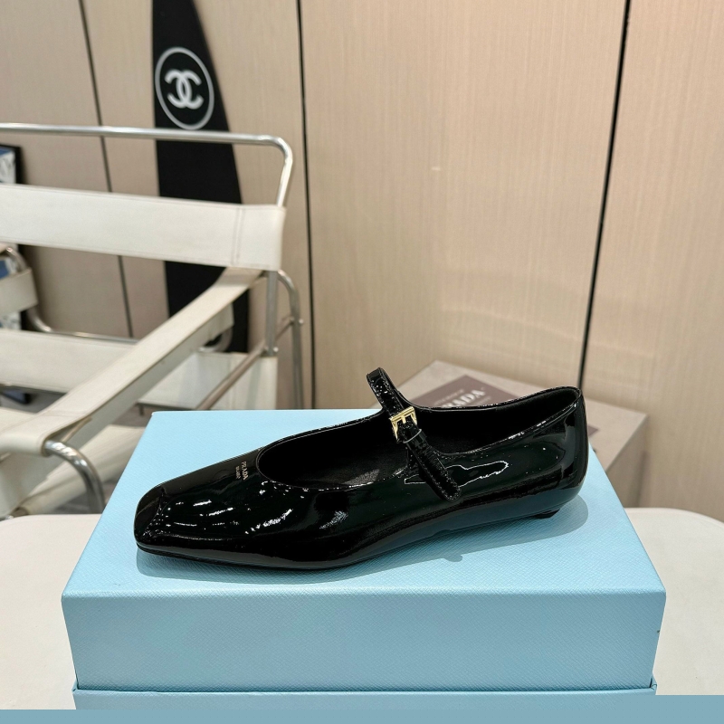 Pra*a flat shoes